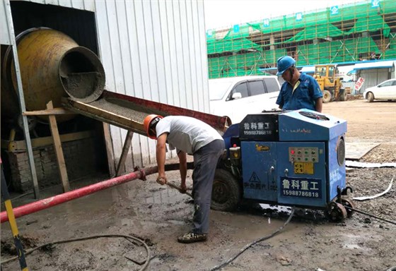 LEB-30二次结构柱输送泵施工现场