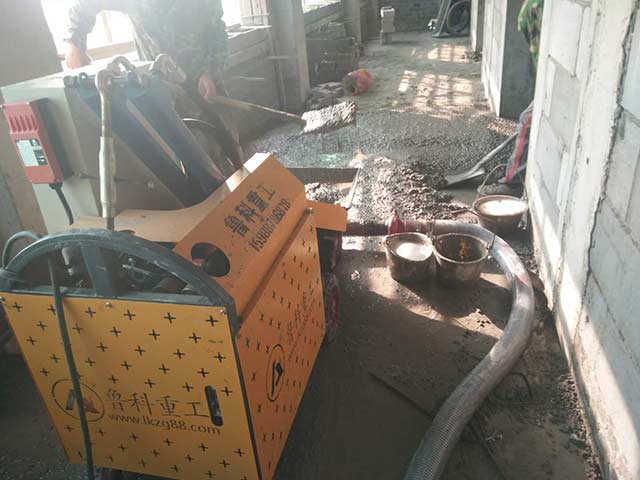 小型混凝土输送泵施工