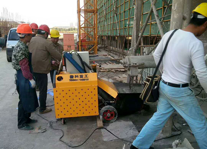 南京二次结构柱输送泵施工现场
