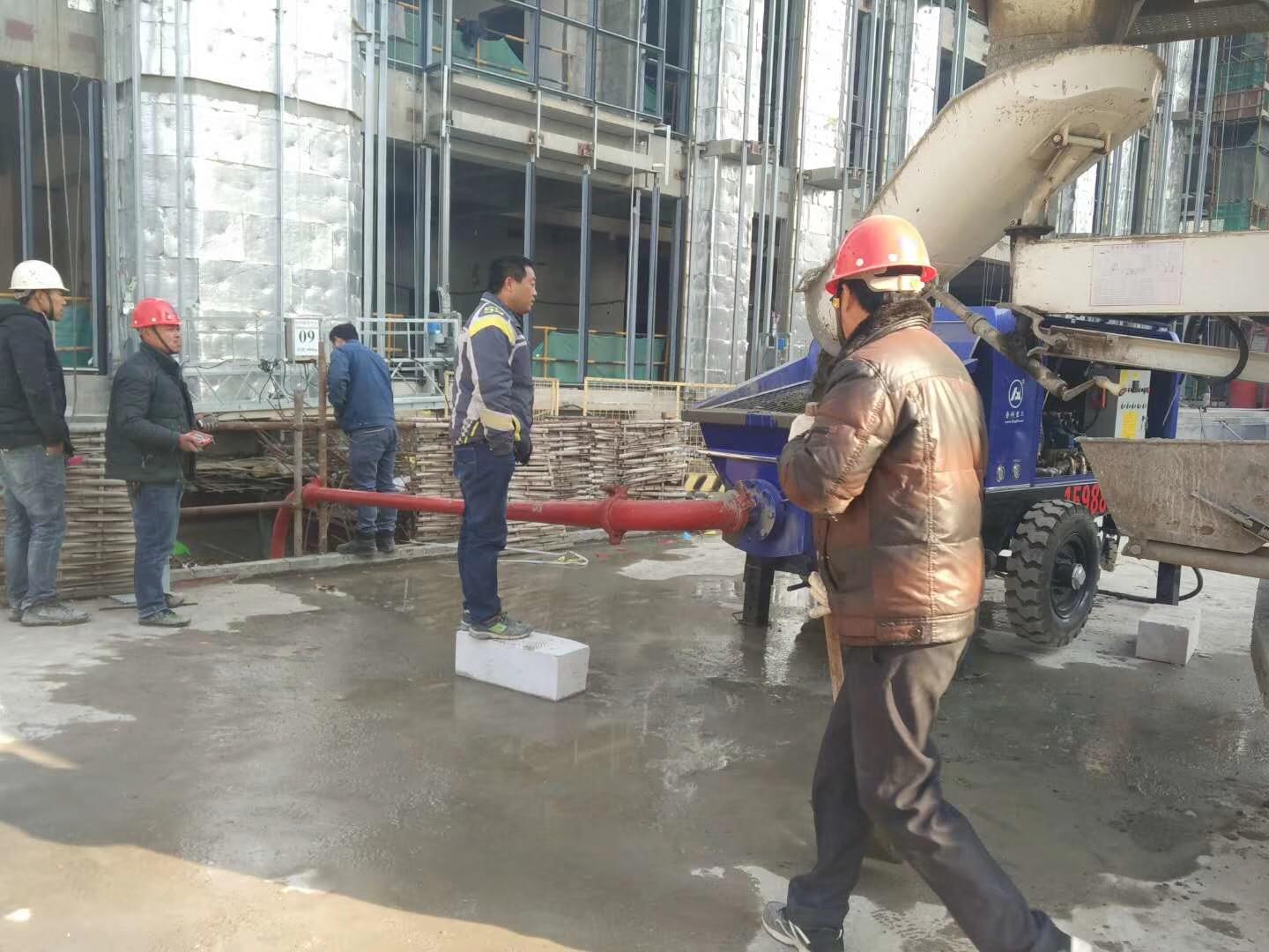 高效细石混凝土泵施工现场