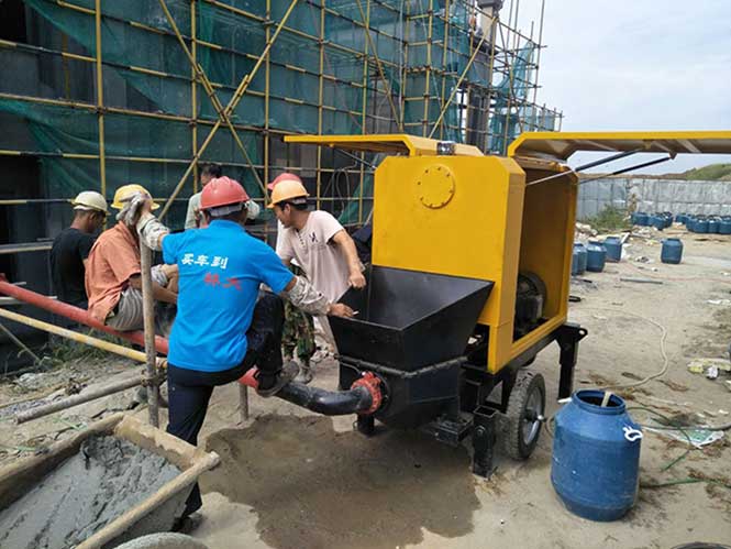 2018年9月16日小型细石混凝土泵合作弘扬建设俪湖别墅三期项目
