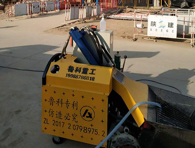 10月17日小型混凝土泵合作陕建阜阳科技工程学校新校区项目